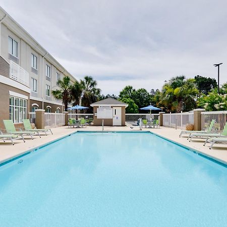 Holiday Inn Express Hotel & Suites Dublin By Ihg Экстерьер фото