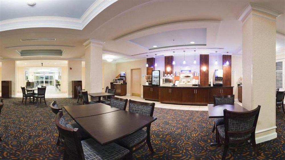 Holiday Inn Express Hotel & Suites Dublin By Ihg Экстерьер фото