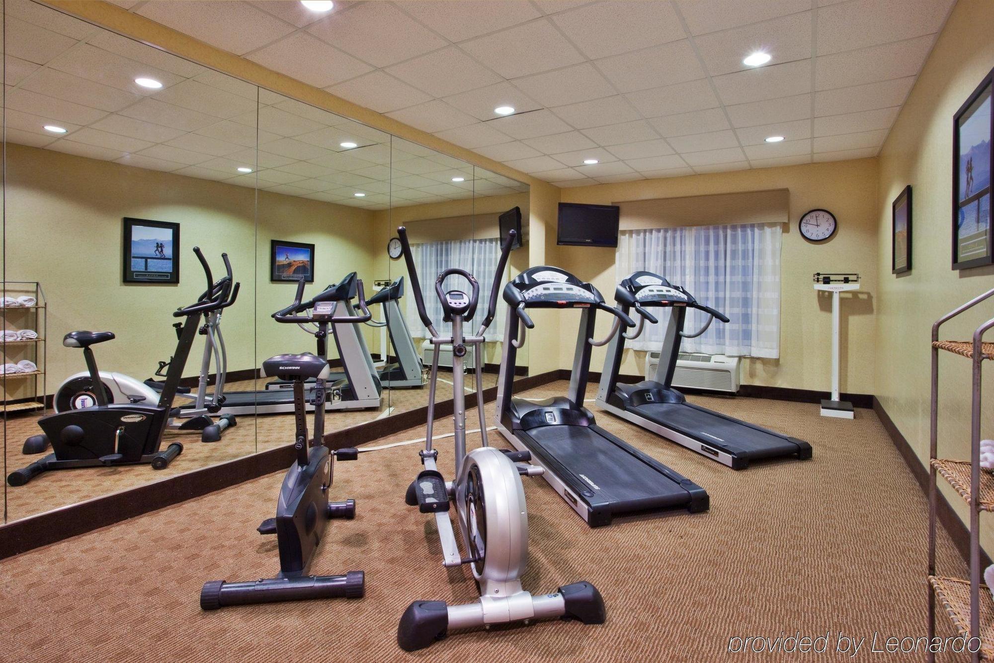 Holiday Inn Express Hotel & Suites Dublin By Ihg Экстерьер фото