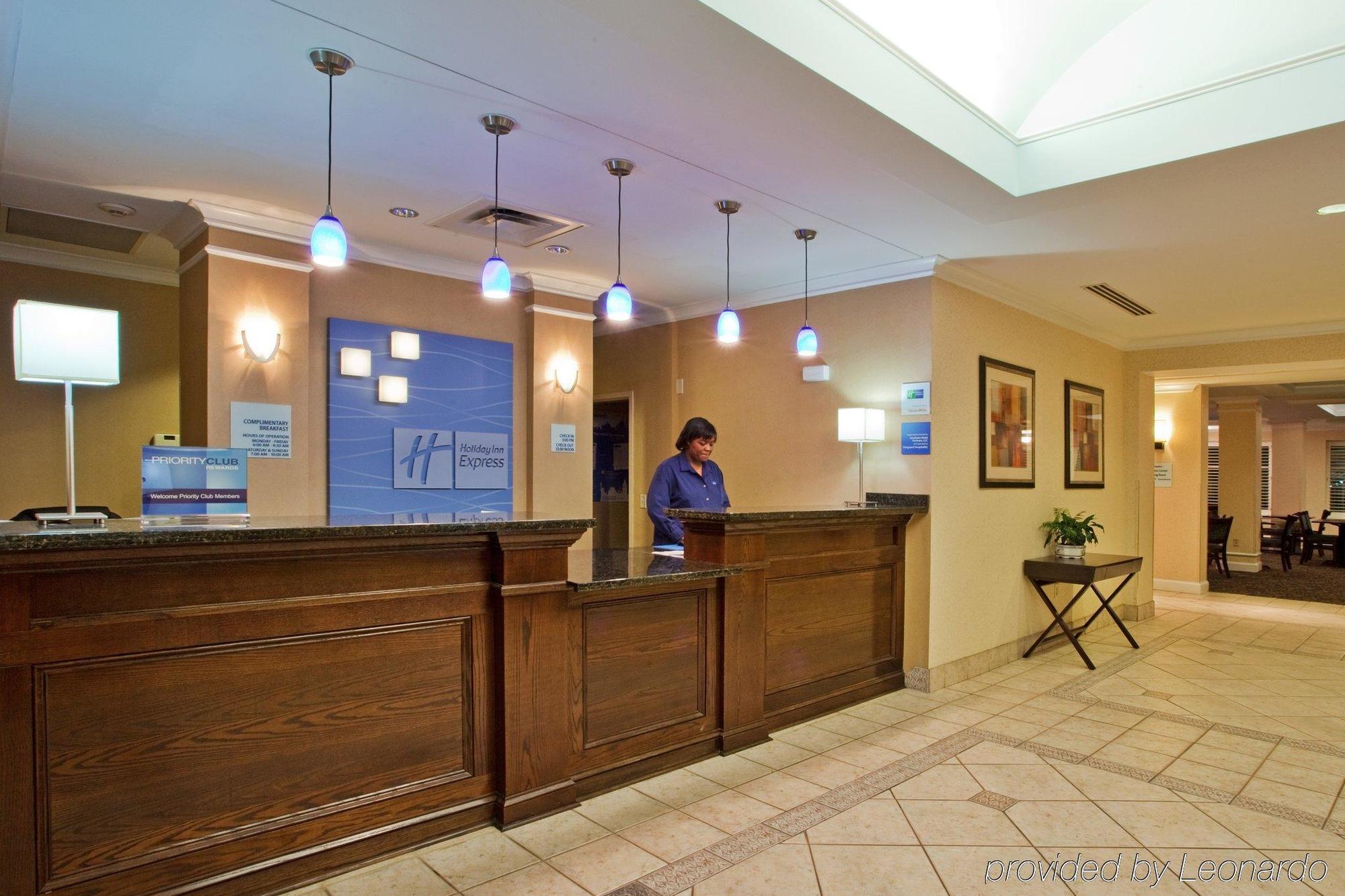 Holiday Inn Express Hotel & Suites Dublin By Ihg Экстерьер фото