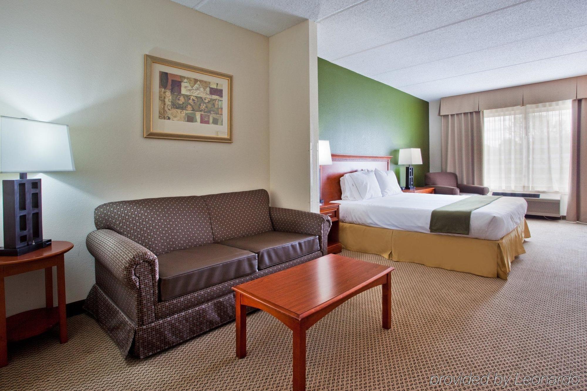 Holiday Inn Express Hotel & Suites Dublin By Ihg Экстерьер фото