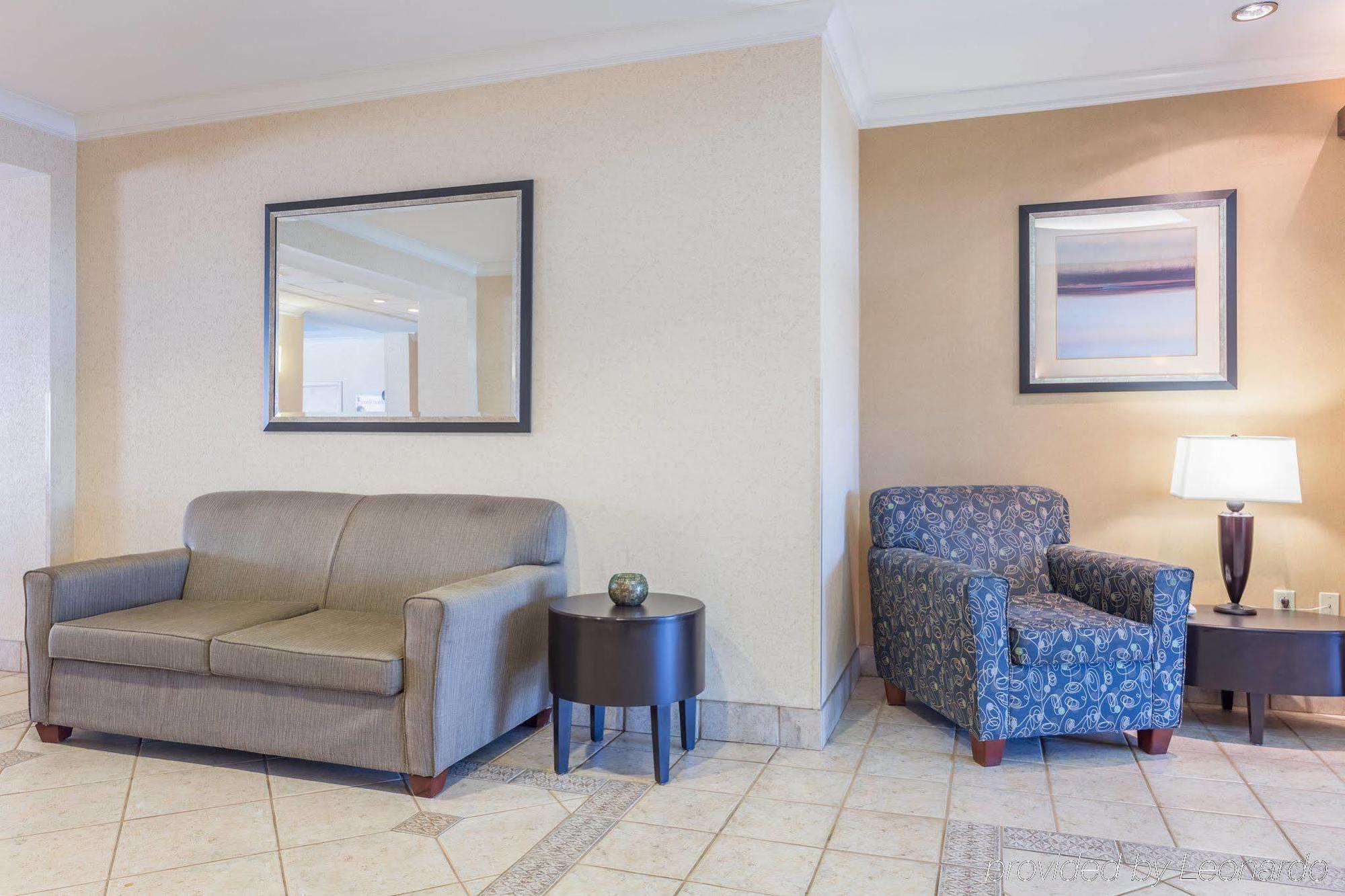 Holiday Inn Express Hotel & Suites Dublin By Ihg Экстерьер фото