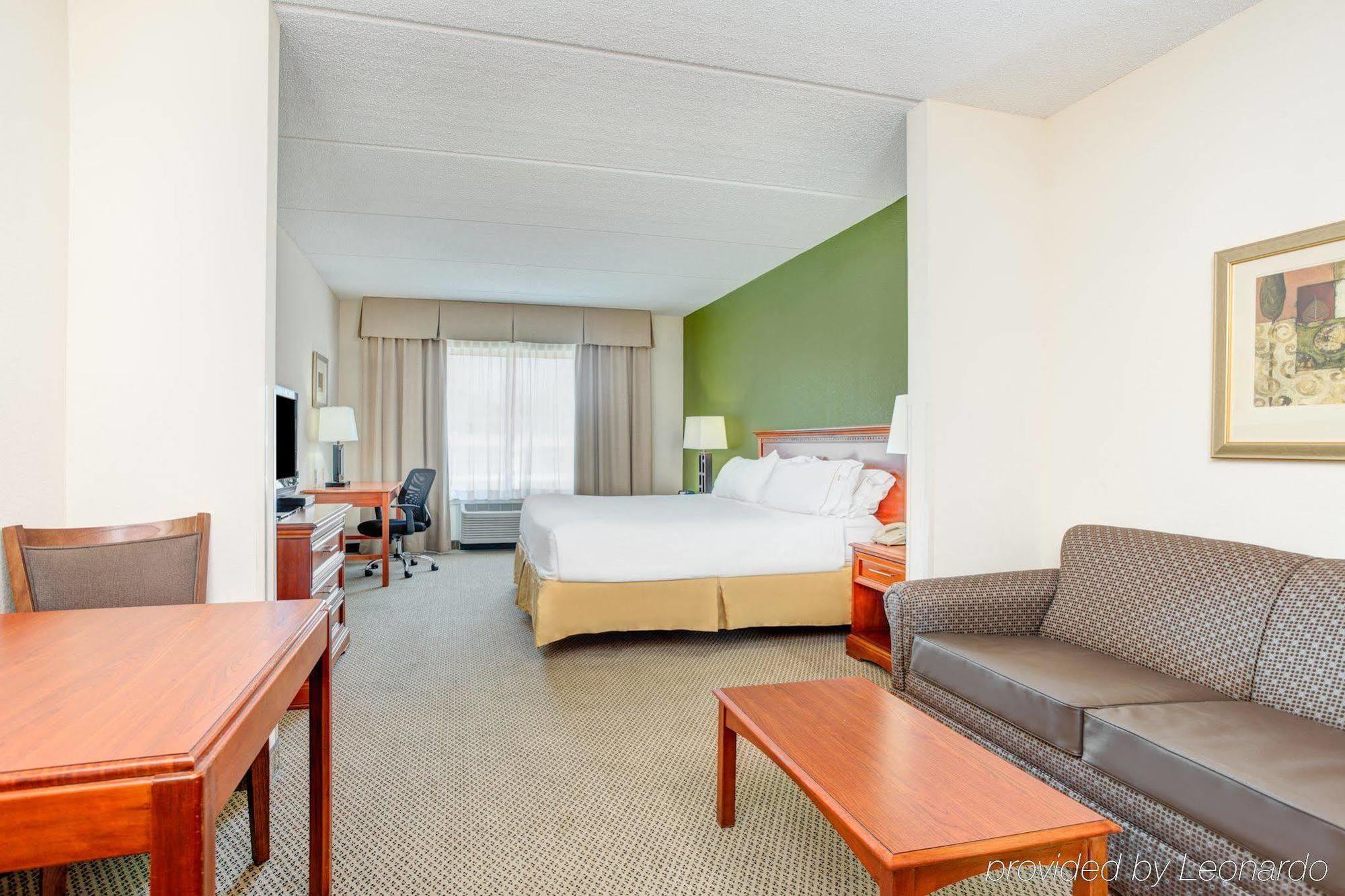 Holiday Inn Express Hotel & Suites Dublin By Ihg Экстерьер фото