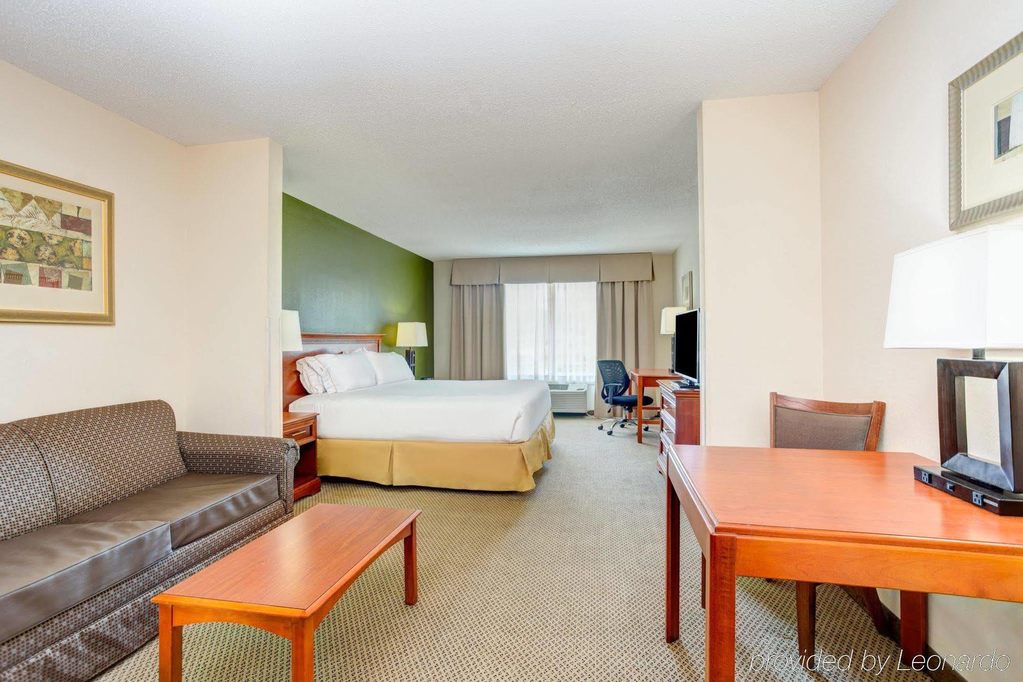 Holiday Inn Express Hotel & Suites Dublin By Ihg Экстерьер фото