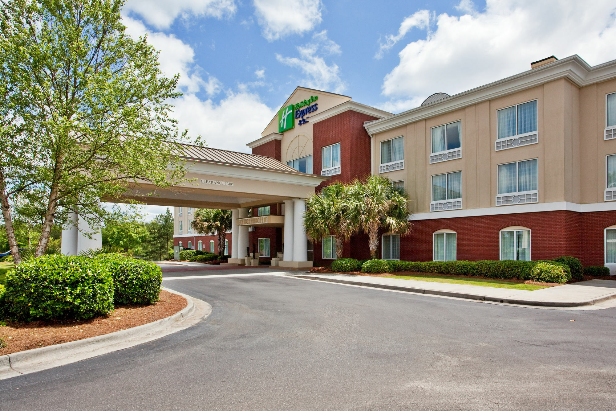 Holiday Inn Express Hotel & Suites Dublin By Ihg Экстерьер фото
